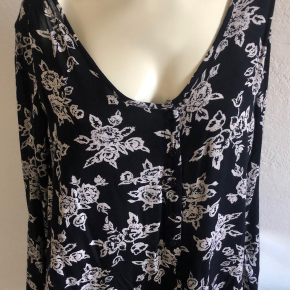 Peasant top by VOLCOM - Picture 2 of 4